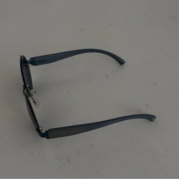 VINTAGE ROUND SUNGLASSES IN BLUE/BLACK - Picture 2 of 4